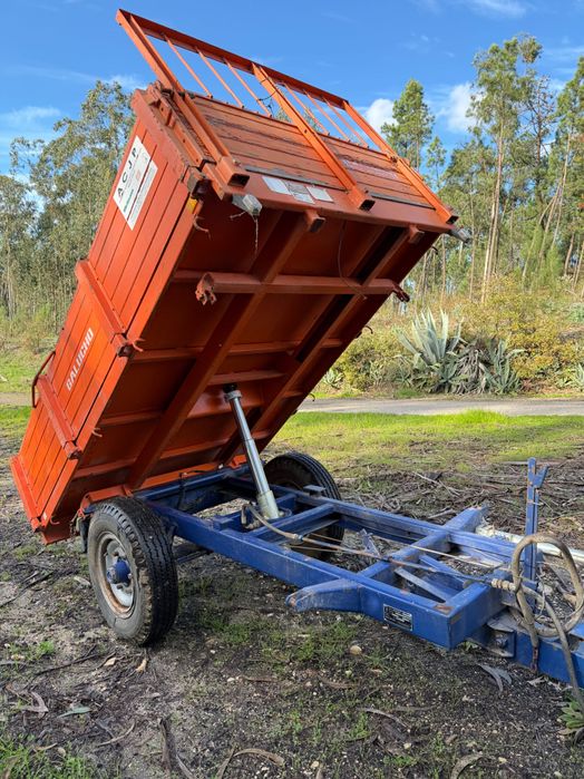 Reboque atrelado trator Galucho 3000 KG tri-basculante matriculado