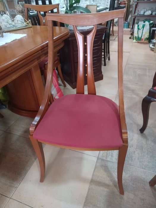 Mesa e cadeiras em cerejeira
