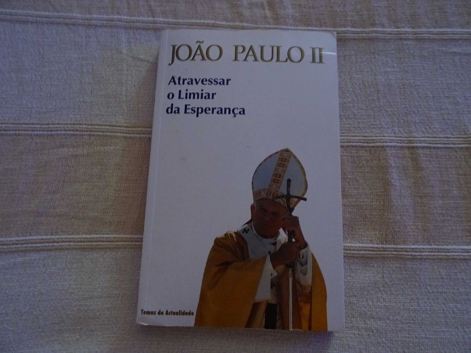 Livros Cultura Geral: Papa João Paulo II; O Pesadelo; Novela; Aí Estão Eles; Ovnis; Uma Aventura Em Macau de Ana Maria Magalhães e Isabel Alçada