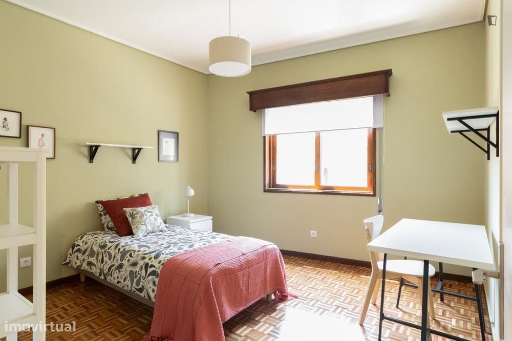 Quarto - localizado em Cedofeita Porto