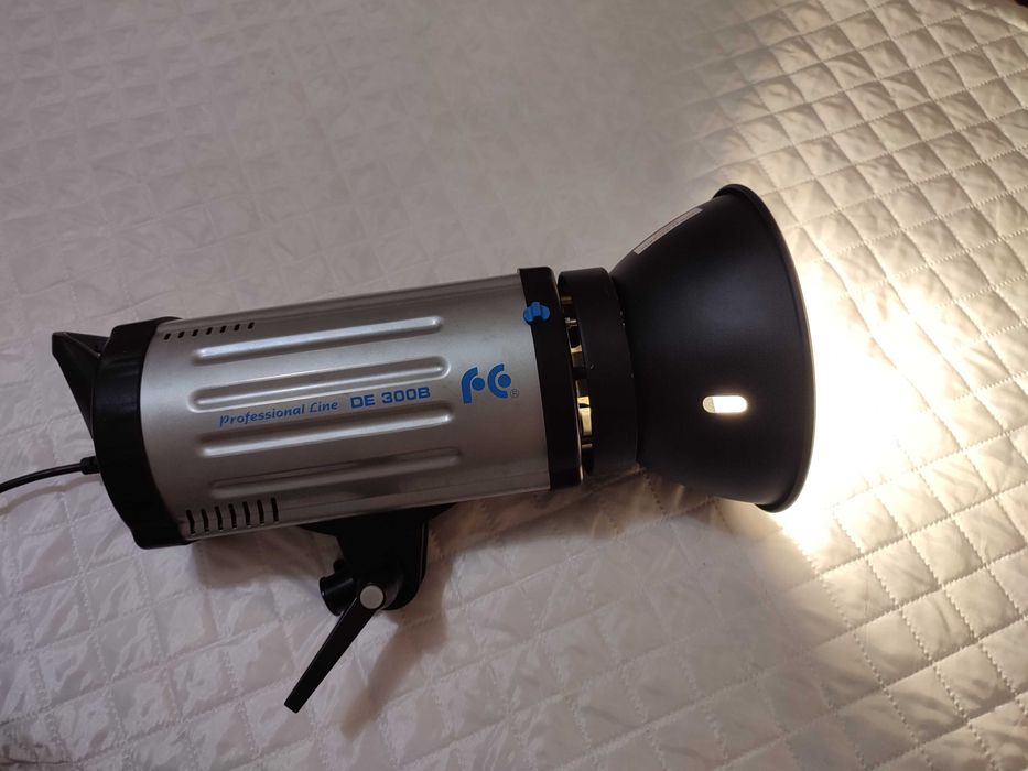 Студийная вспышка Falcon Eyes DE-300B