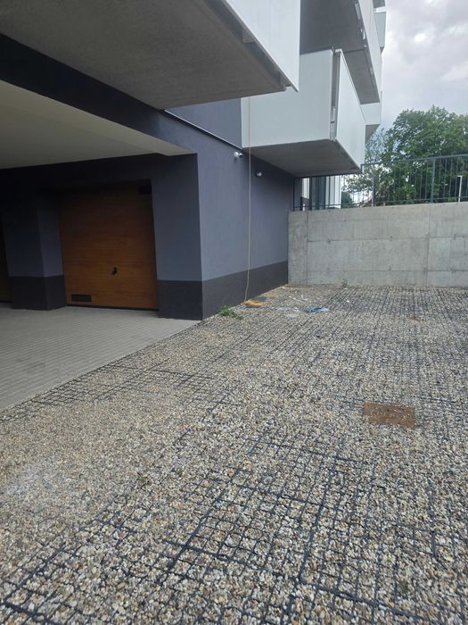 Nowy garaż do wynajecia