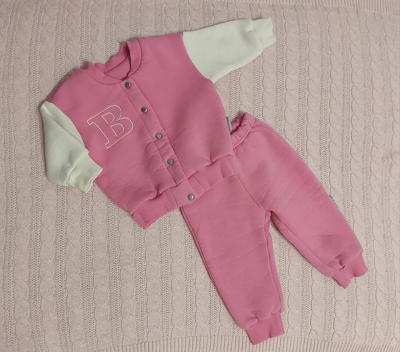 Дитячий спортивний костюм на дівчинку