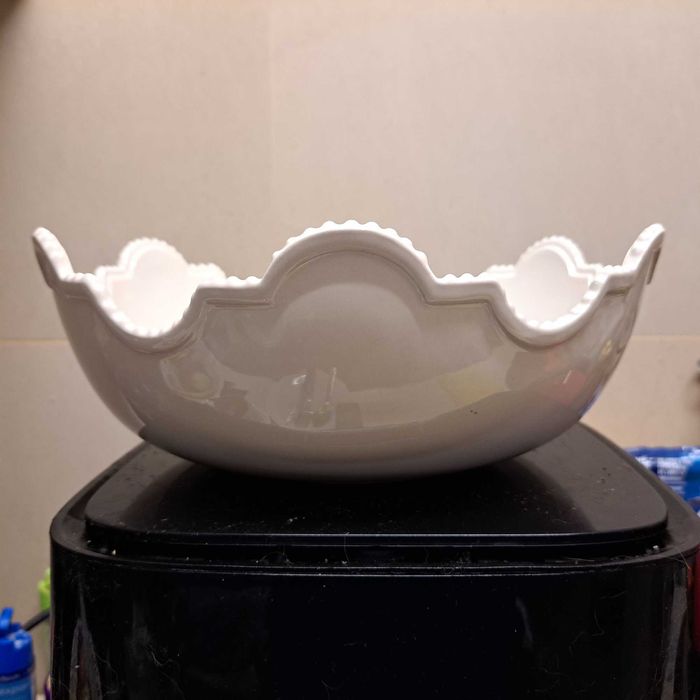 Grande Saladeira ou taça Bordalo Pinheiro 28cm Diâmetro 11cm altura