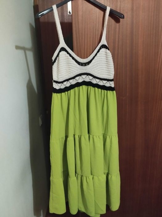 Vestido com crochê no peito verde pistáchio novo