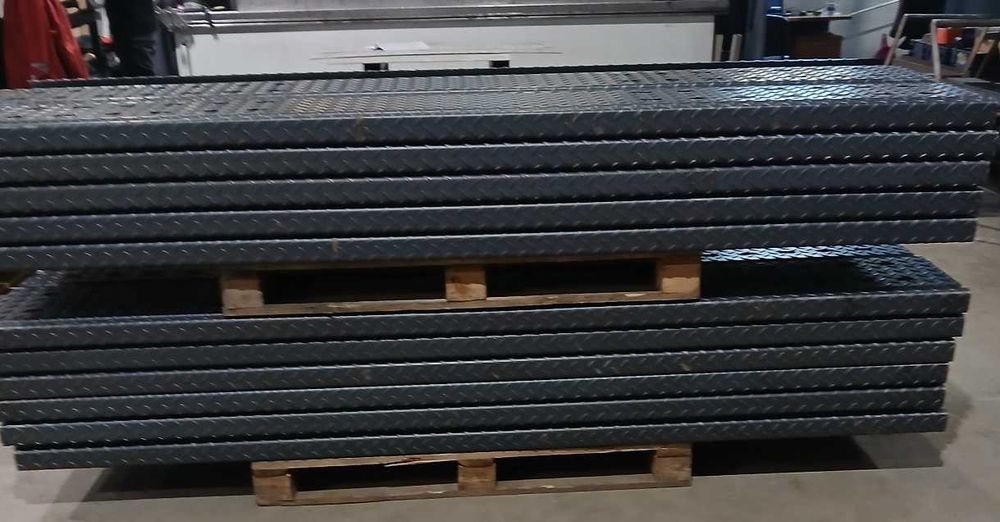 Blacha stalowa ryflowana 3mm - panel do zabudowy auto- lawety .