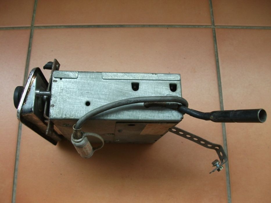 Auto-rádio Sharp AR-946 antigo