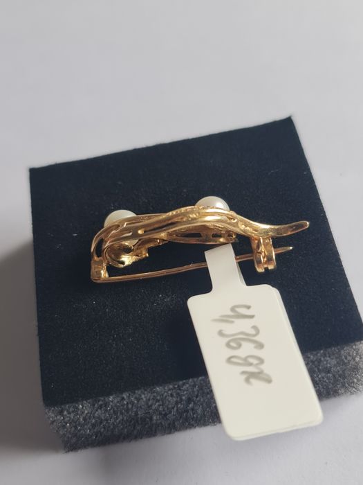 Alfinete ouro 19k com duas perolas