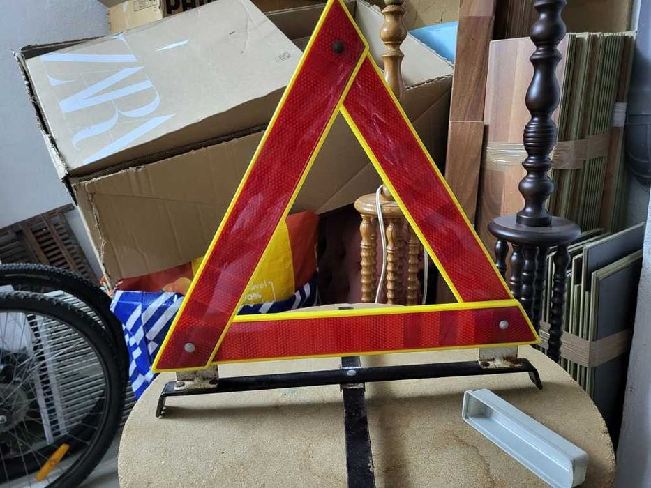 Triangulo de Sinalização com Caixa