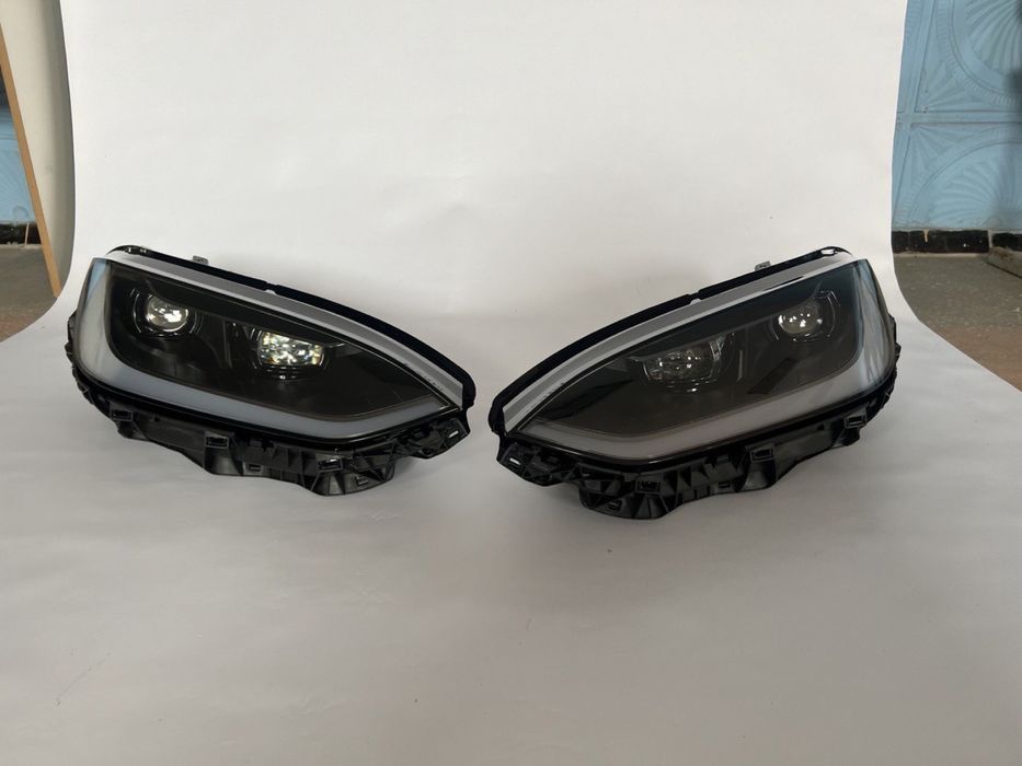 Tesla Model X фари- рест/до рест