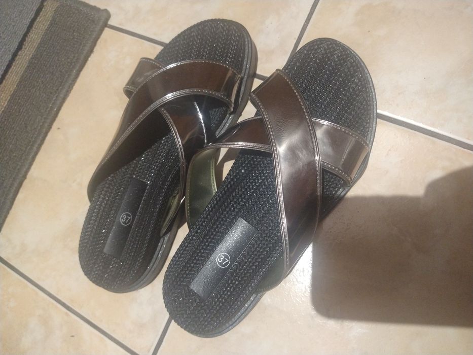 Klapki letnie r.37