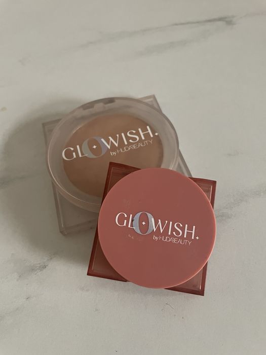 Zestaw kosmetykow Huda Beauty Glowish