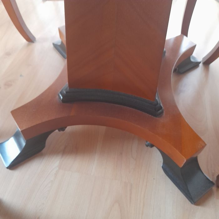 Mesa de jantar e 4 cadeiras em cerejeira