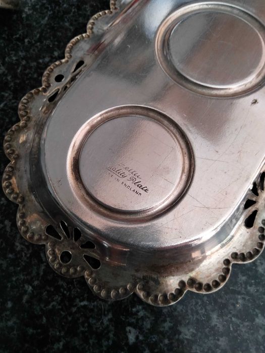 antigo conjunto de saleiro e pimenteiro em prata