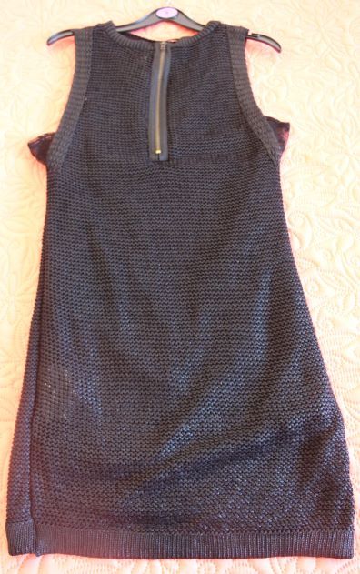 Vestido preto com fecho