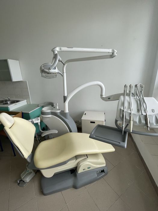 Fotel dentystyczny Fedesa plus kompresor komplet.