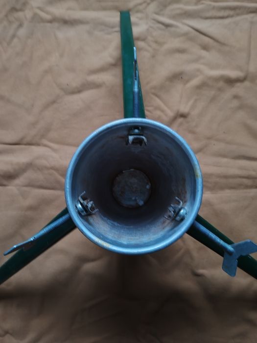 Підставка-тримач для ялинки.