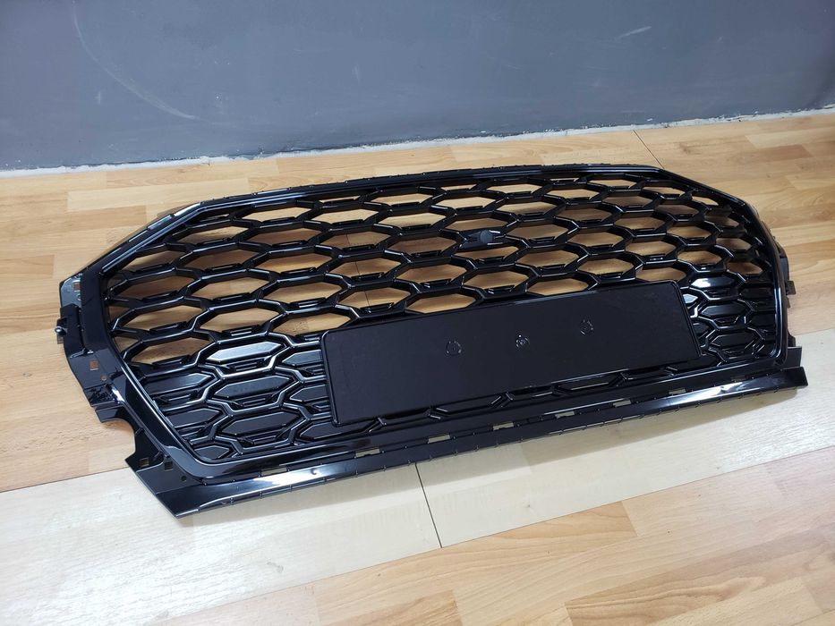 Решітка радіатора на audi q5 Q5  2020-2023год RS стиль Full Black