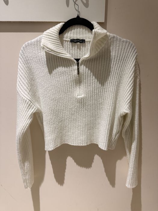 Кофточка з м’якої тканини, приємної до тіла.