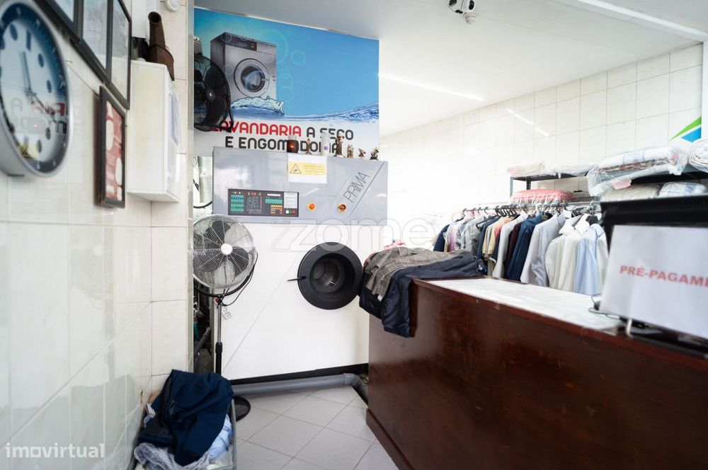 Trespasse de lavandaria em funcionamento no centro de Penafiel