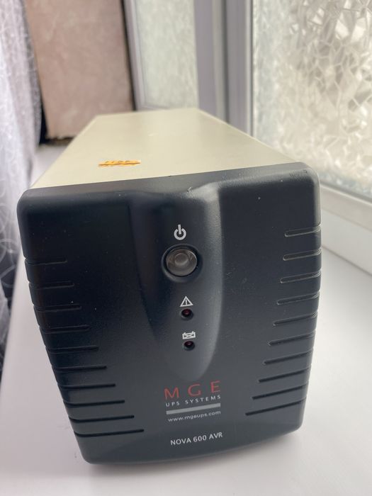 Безперебійник на 12 Вольт 600ВА UPS MGE NOVA 600AVR
