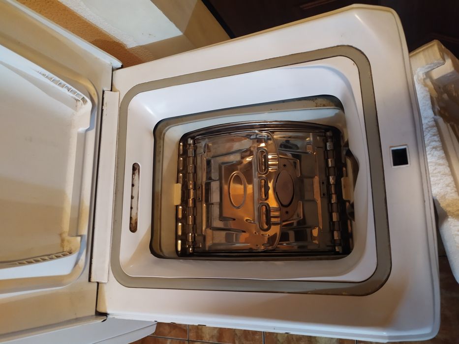 Стиральная машина автомат вертикальная,Indesit witl86,нерабочая