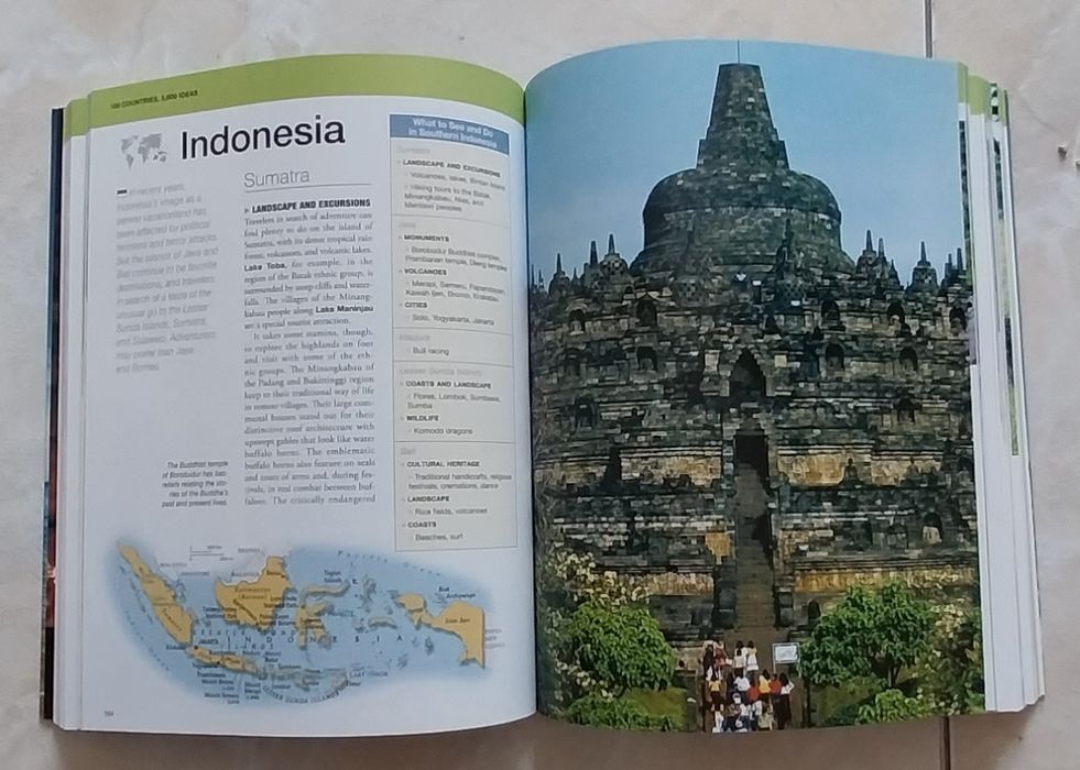 Livro "100 Countries 5000 ideas" da National Geographic"