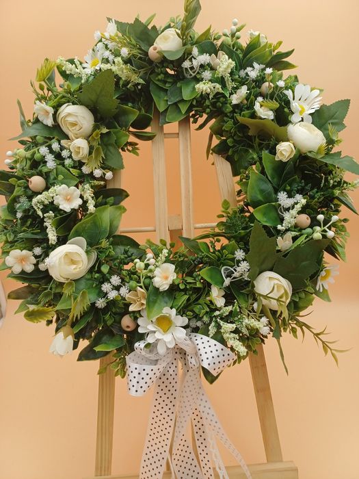 Wiosenny wianek na drzwi