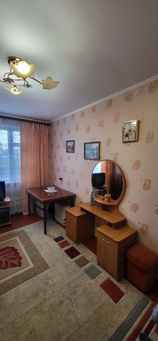 Сдаётся комната в трехкомнатной квартире