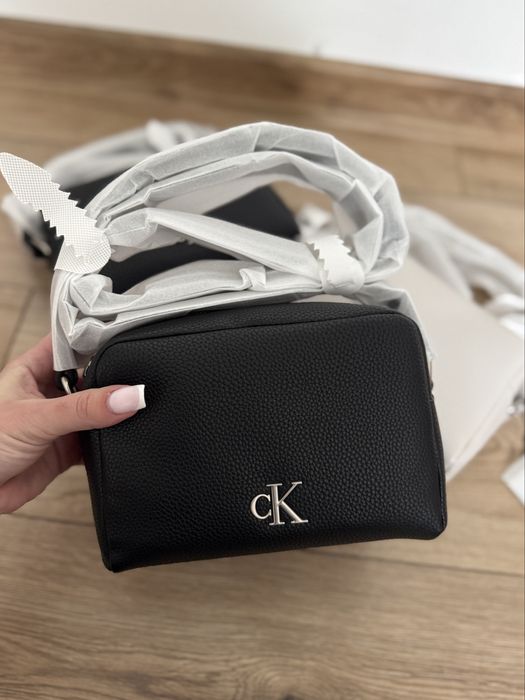 Кросбоді Calvin Klein молочна і чорна