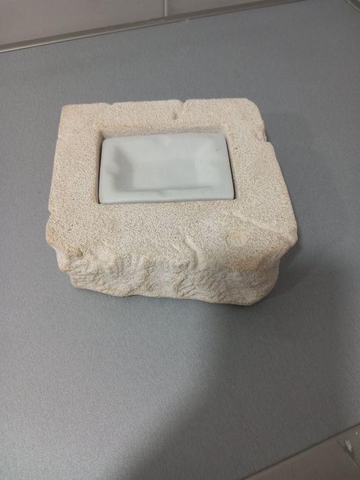 Cinzeiro em mármore areada