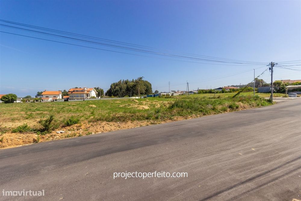 Land Plot for Sale in Paramos, Espinho