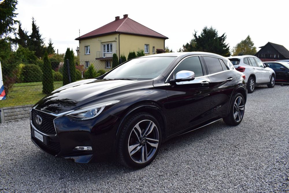 Infiniti Q30