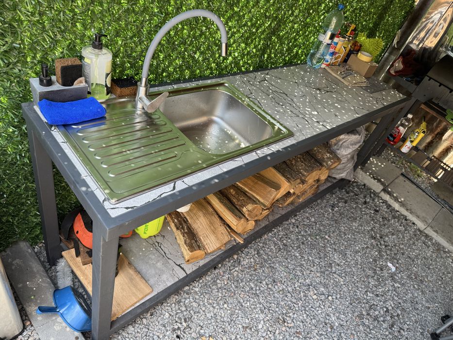 Барна стійка-дровниця універсальний стіл з металу та керамограніту.