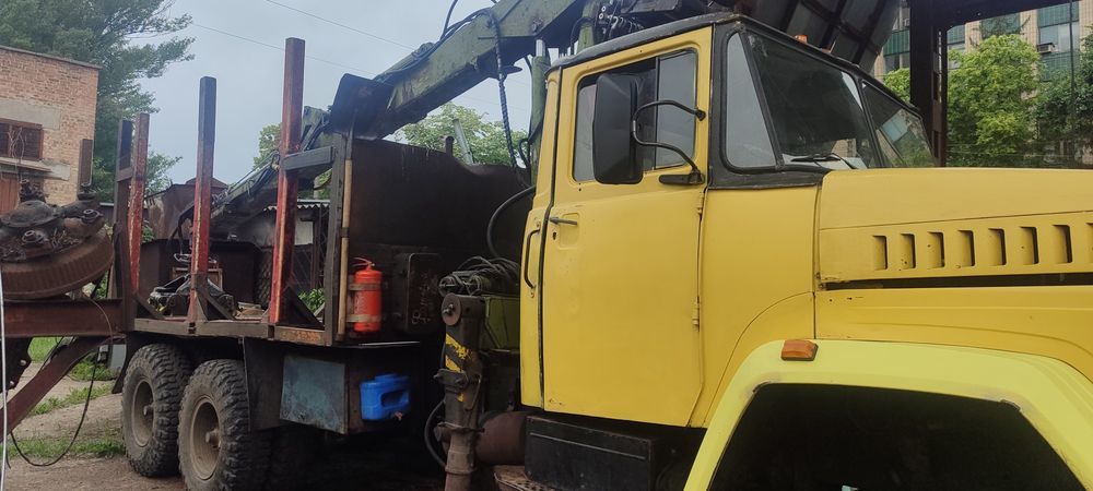 Краз маніпулятор лісовоз