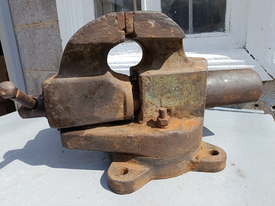 Тиски слесарные поворотные 120 мм тиски СССР лещата