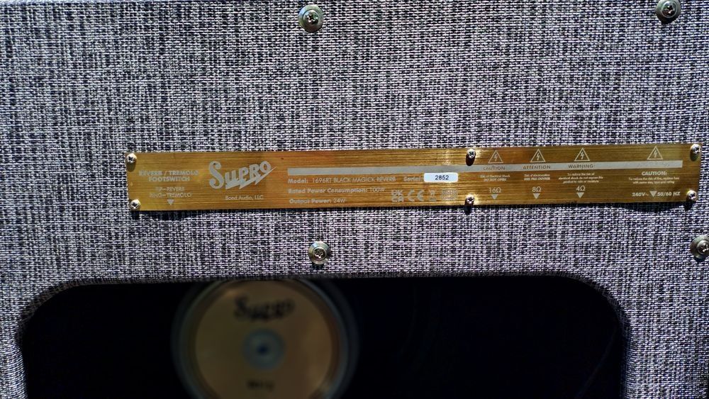 Amplificador de guitarra  Supro Black Magick Reverb Combo  novo sin uso com caixa