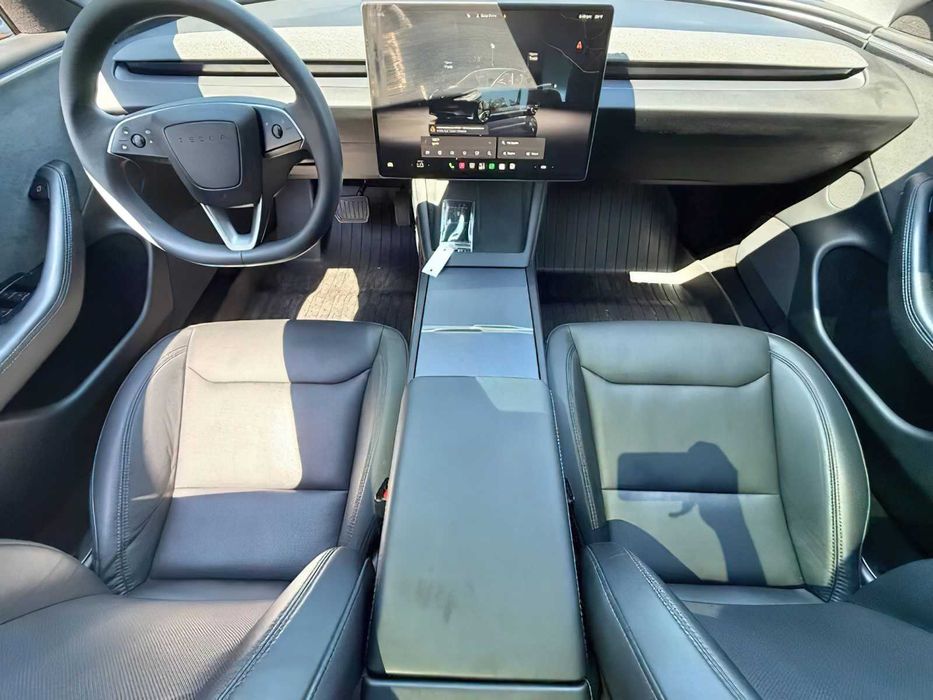 Tesla Model 3      2024