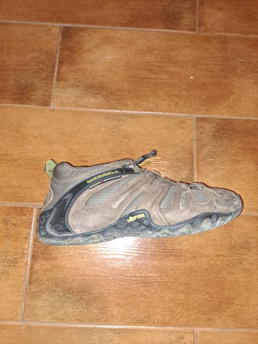 Tenis marca Merrel