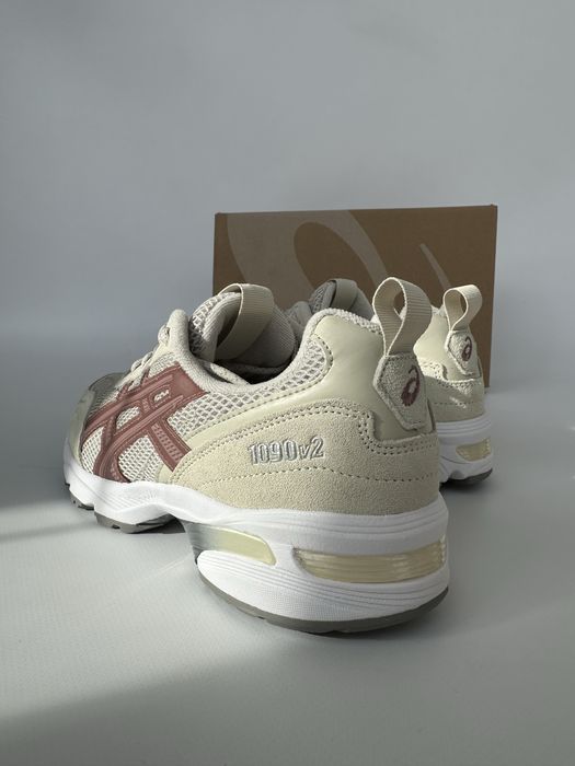 Оригінал жіночі кросівки ASICS Gel-1090V2