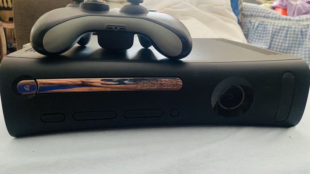 X box 360 120 GB!