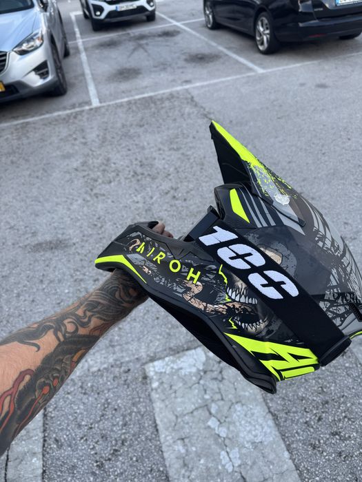 Capacete Airoh tamanho S  + oculos