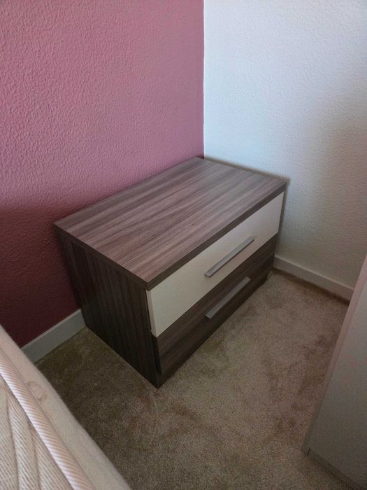 Mesas de cabeceira. 2 unidades