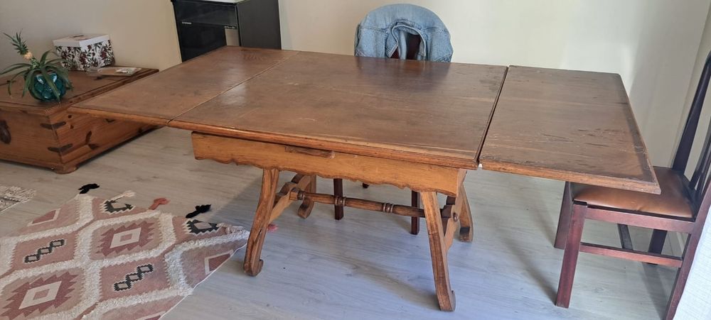 Mesa de madeira extensível