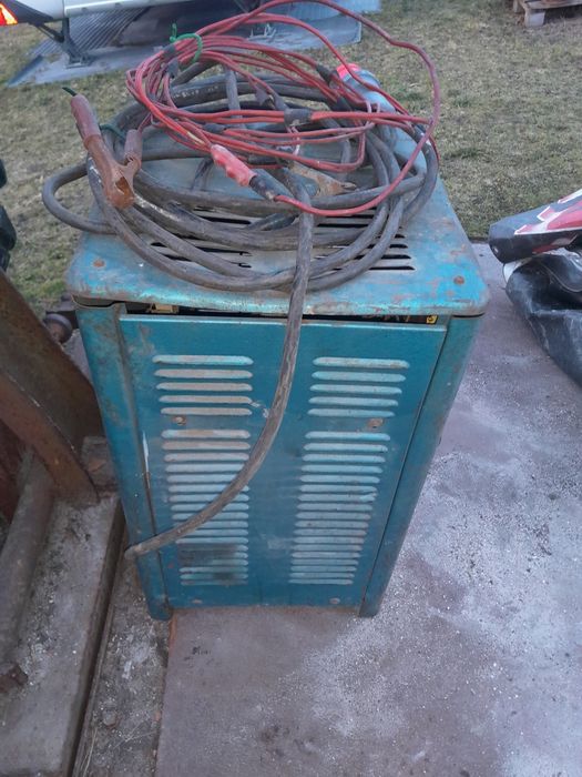 Prostownik solidny duży PRL