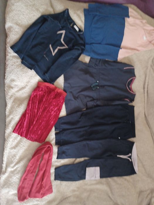 Zestaw dziewczęcych ubrań 134