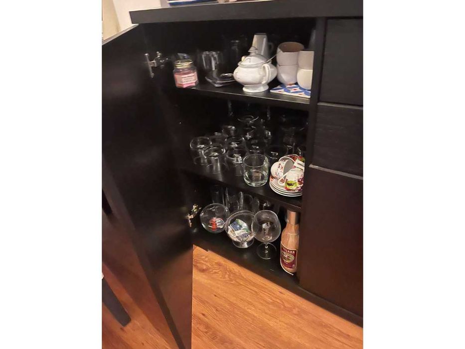 Aparador em Carvalho Francês Preto — Madeira Maciça 180 cm (usado)