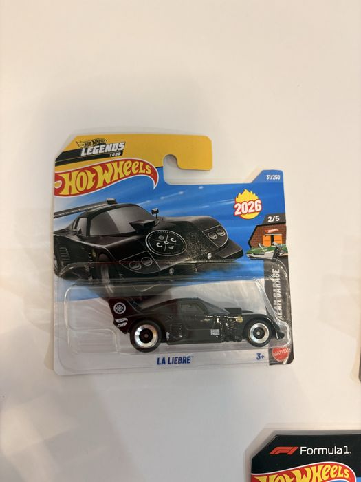 Колекційні машинки hotwheels