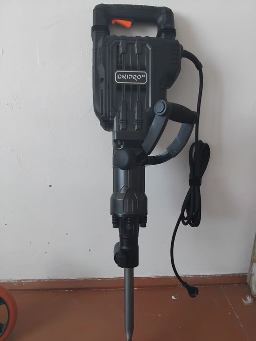 Оренда інструменту відбійного молотка