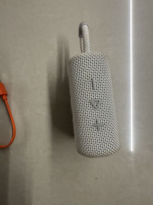 Jbl go 3 branca . .